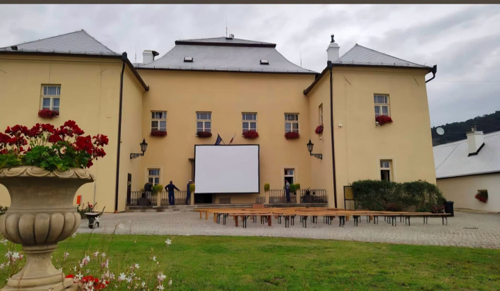 Fotka - Letné kino na nádvorí